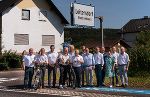 LH-Stv. Anton (4.v.l.) und Feldbachs Bgm. Josef Ober (6.v.l.) im Kreise jeder Menge Festgäste. © Land Steiermark LH-Stv. Anton (4.v.l.) und Feldbachs Bgm. Josef Ober (6.v.l.) im Kreise jeder Menge Festgäste. © Land Steiermark